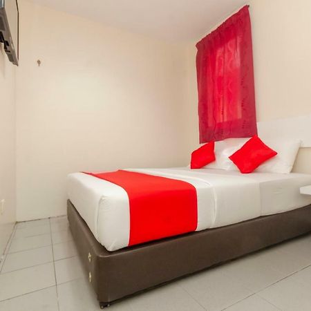 Oyo 1010 Skudai Hotel Kültér fotó