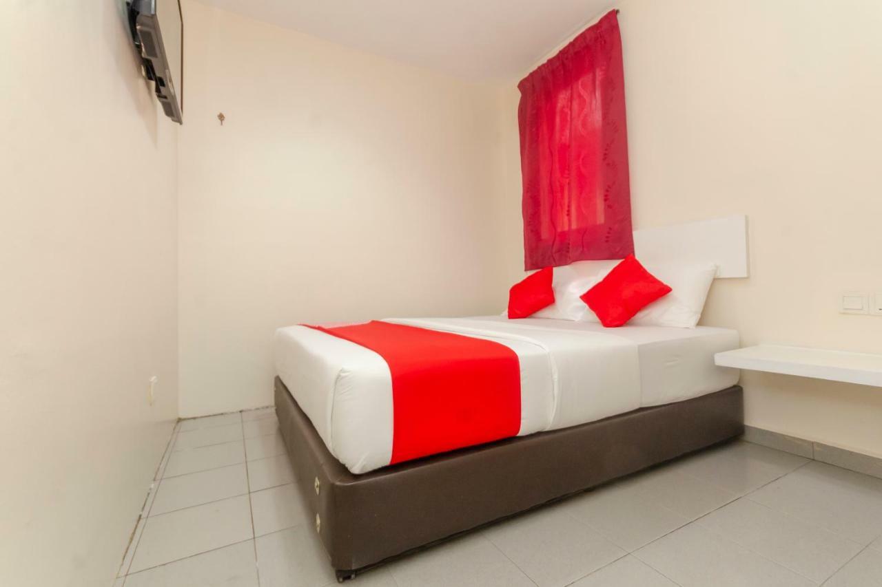 Oyo 1010 Skudai Hotel Kültér fotó
