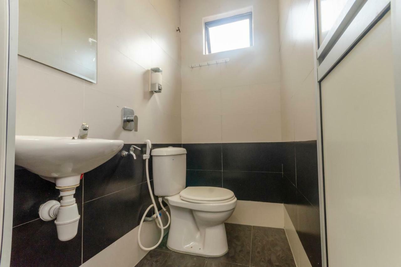 Oyo 1010 Skudai Hotel Kültér fotó