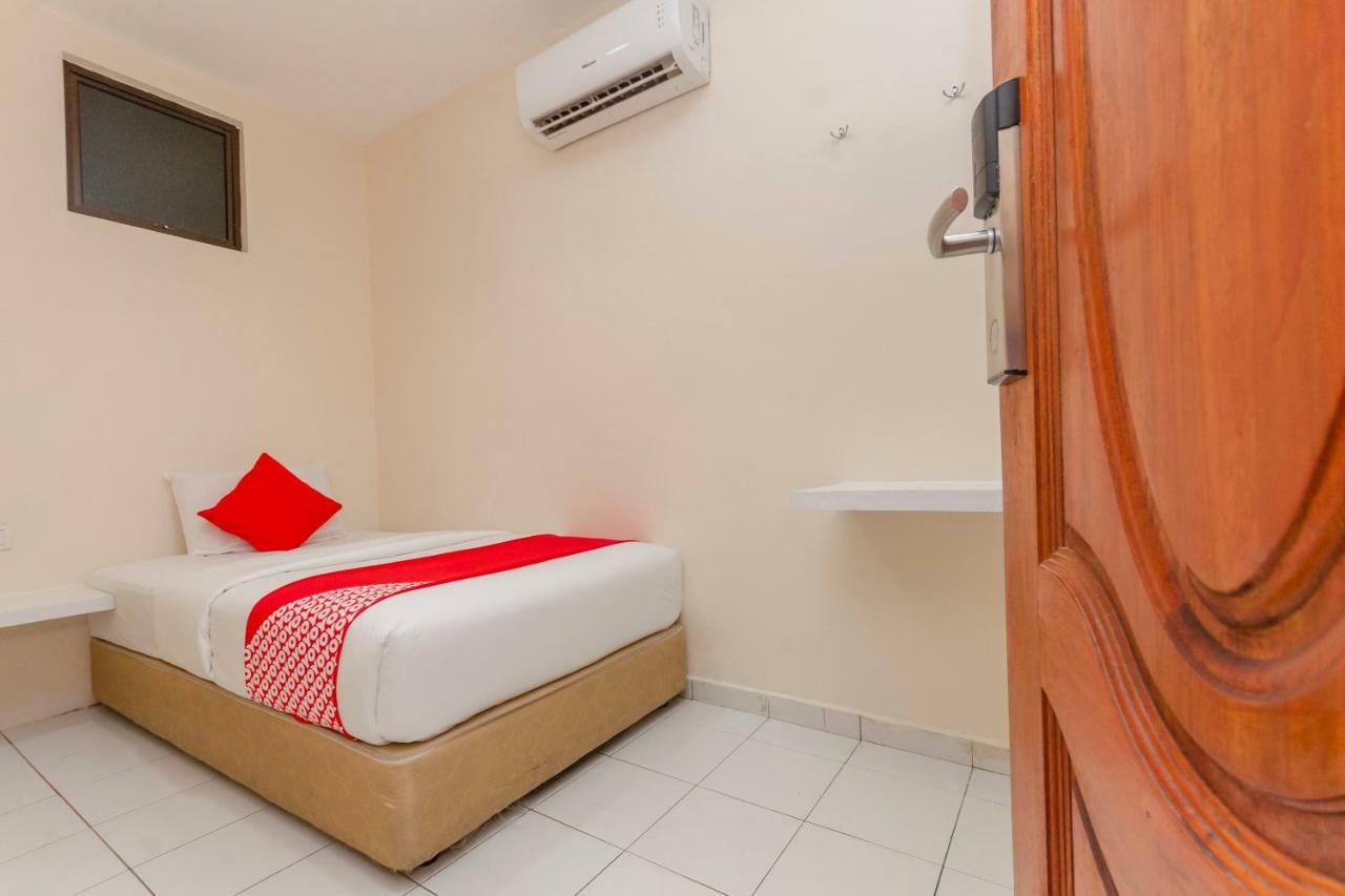 Oyo 1010 Skudai Hotel Kültér fotó