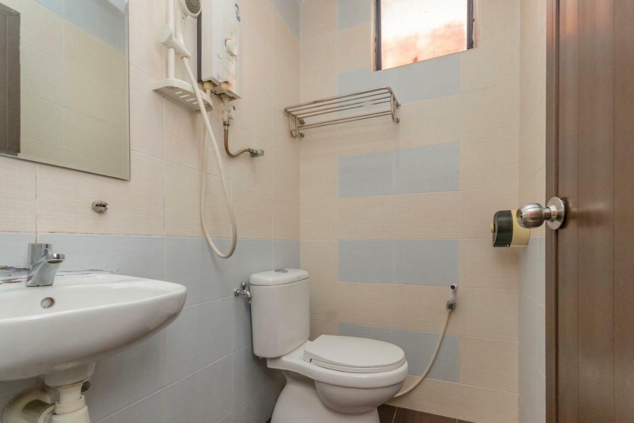 Oyo 1010 Skudai Hotel Kültér fotó
