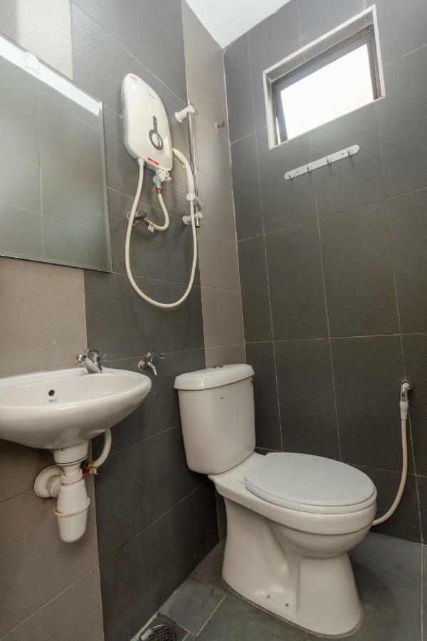 Oyo 1010 Skudai Hotel Kültér fotó